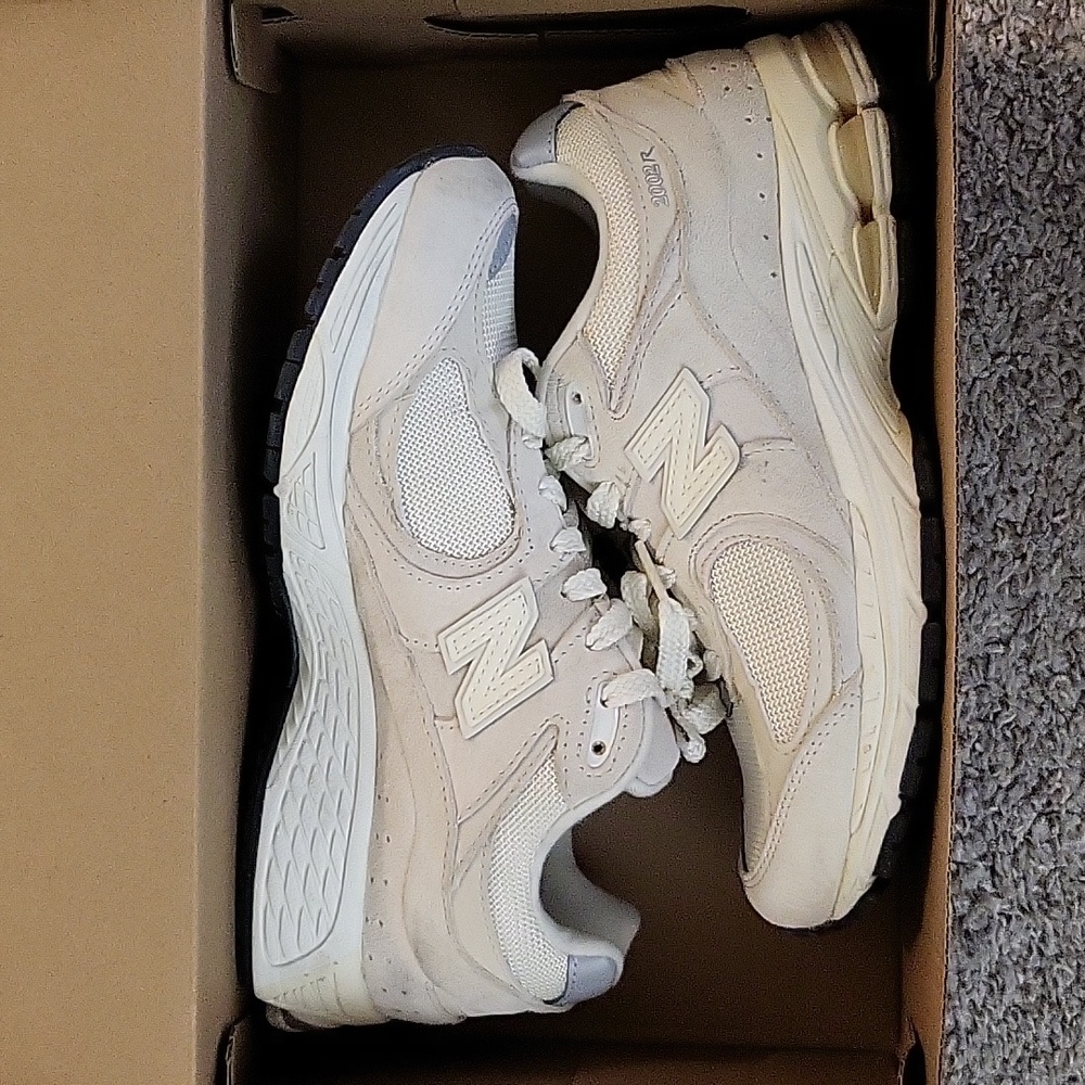 New Balance 2002R